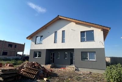 Duplex cu 4 camere cu Teren 252 Mp în Moșnița Veche