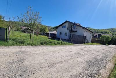 Casă cu 3 camere în Central