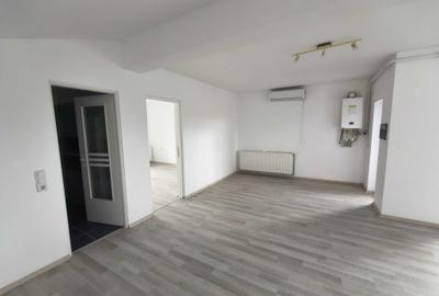 Casă cu 4 camere în Lăpuș