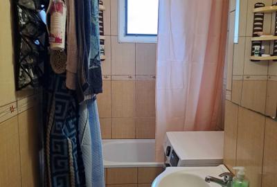 Apartament cu 2 camere nedecomandat în 14 Mai