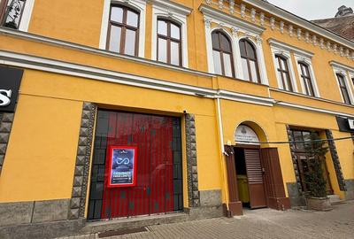 Spațiu comercial, de 2,000 mp, în Central