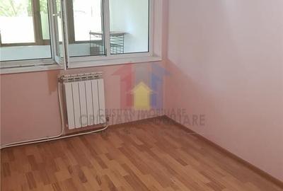 Apartament cu 3 camere semidecomandat în Gării