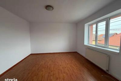 Casă cu 3 camere cu Teren 250 Mp în Trei Stejari