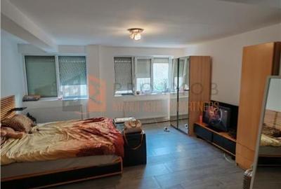 Apartament cu 4 camere semidecomandat în 1 Decembrie - 2