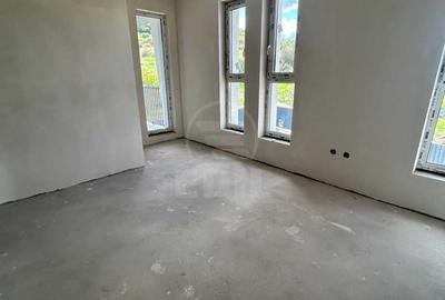 Casă cu 4 camere cu Teren 300 Mp în Florești