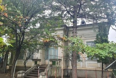 Casă cu 3 camere cu Teren 700 Mp în Central