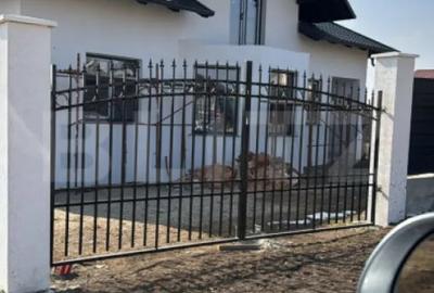 Casă cu 3 camere cu Teren 500 Mp în Central