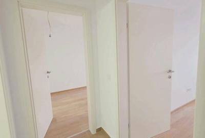 Apartament cu 3 camere decomandat în Tractorul - 1