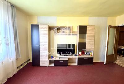 Apartament cu 3 camere decomandat, mobilat în Micro 15