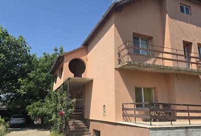 Casă cu 4 camere în Central - 2