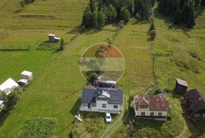 Casă cu 3 camere cu Teren 13623 Mp în Central