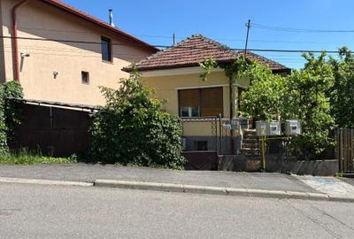 Casă cu 4 camere în Dâmbul Rotund - 1