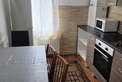 Apartament cu 3 camere decomandat în 7 Noiembrie - 2