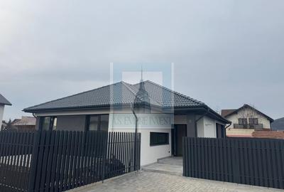Casă individuală cu 4 camere cu Canalizare în Sânpetru - 1