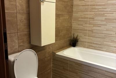 Apartament cu 3 camere decomandat în Pajura