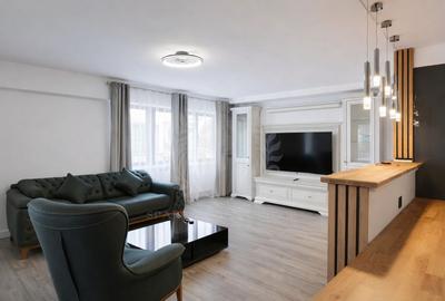 Apartament cu 3 camere decomandat, mobilat în Central