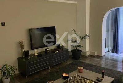 Apartament cu 3 camere decomandat, mobilat în Micro 3