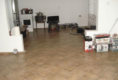 Apartament cu 3 camere decomandat în Șoimuș - 1