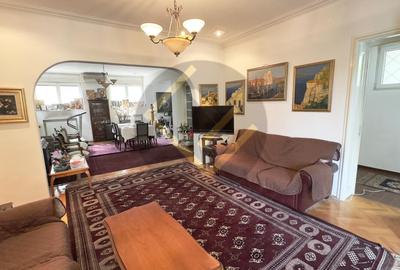 Casă individuală cu 10 camere cu Teren 570 Mp în Domenii