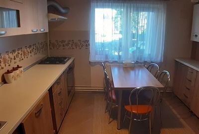 Apartament cu 3 camere în Florilor - 12