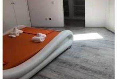 Apartament cu 3 camere decomandat în Florești
