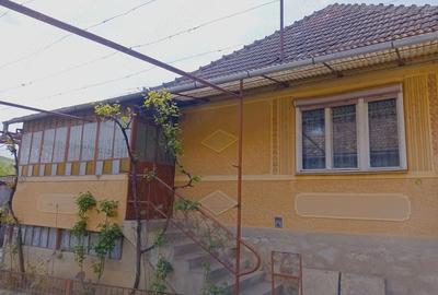 Casă cu 4 camere cu Teren 1349 Mp în Boiu - 5