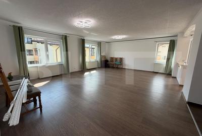 Apartament cu 4 camere semidecomandat în Florești
