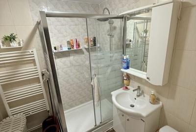 Apartament cu 3 camere decomandat în Crângași