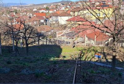 Casă cu 2 camere cu Teren 400 Mp în Central