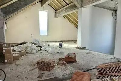 Casă cu 5 camere cu Teren 300 Mp în Odăile - 8