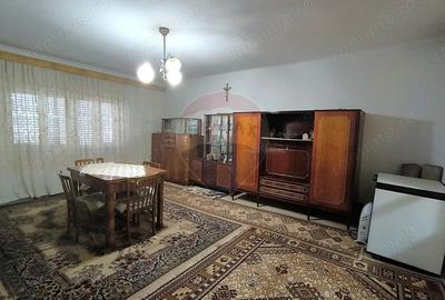 Casă cu 3 camere cu Teren 1418 Mp în Brateiu - 3