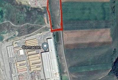 Teren de 3000 mp, în Var