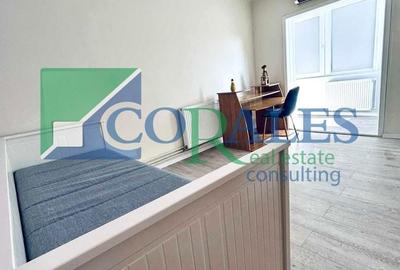 Apartament cu 3 camere semidecomandat, mobilat în Complex Studențesc