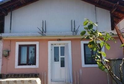 Casă cu 4 camere în Bucium