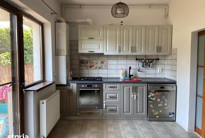 Casă cu 4 camere cu Teren 15 Mp în Apărătorii Patriei - 7