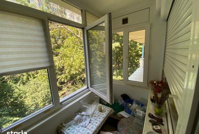 Apartament cu 3 camere semidecomandat în Vatra Luminoasă