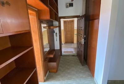 Apartament cu 2 camere decomandat în Medicină