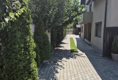 Casă cu 8 camere cu Teren 800 Mp în Central - 2