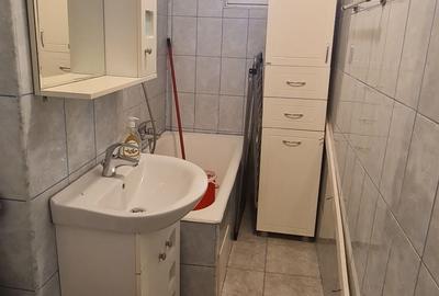 Garsonieră decomandată în Titan