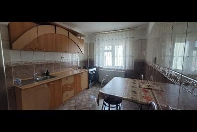 Apartament cu 2 camere semidecomandat în Micro 6 - 6