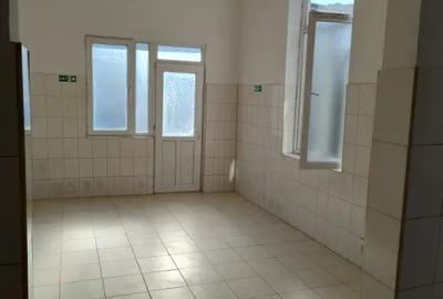 Spațiu comercial, de 40 mp, în Central - 8