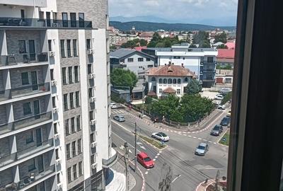 Apartament cu 3 camere semidecomandat în Central - 1
