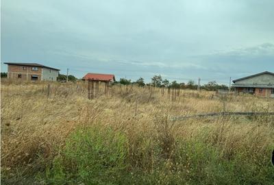 Teren Construcții intravilan de 922 mp, în Ianova