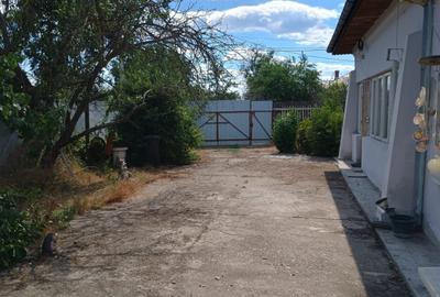 Casă cu 4 camere cu Teren 1600 Mp în Singureni