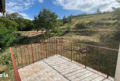 Casă cu 8 camere cu Teren 500 Mp în Sânmartin