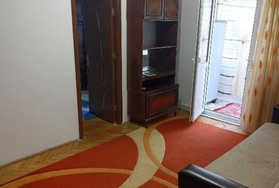 Apartament cu 3 camere nedecomandat în Mircea cel Bătrân