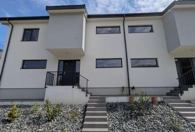 Duplex cu 4 camere cu Canalizare în Florești