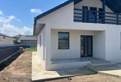 Casă cu Teren 750 Mp în Șendreni