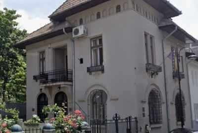 Casă individuală cu 9 camere cu Canalizare în Dorobanți