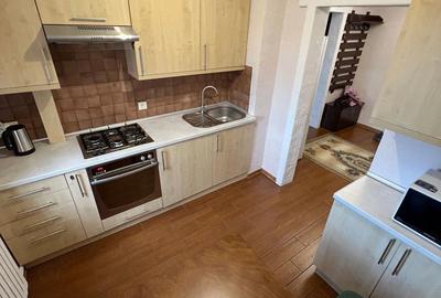 Apartament cu 2 camere decomandat în Medicină